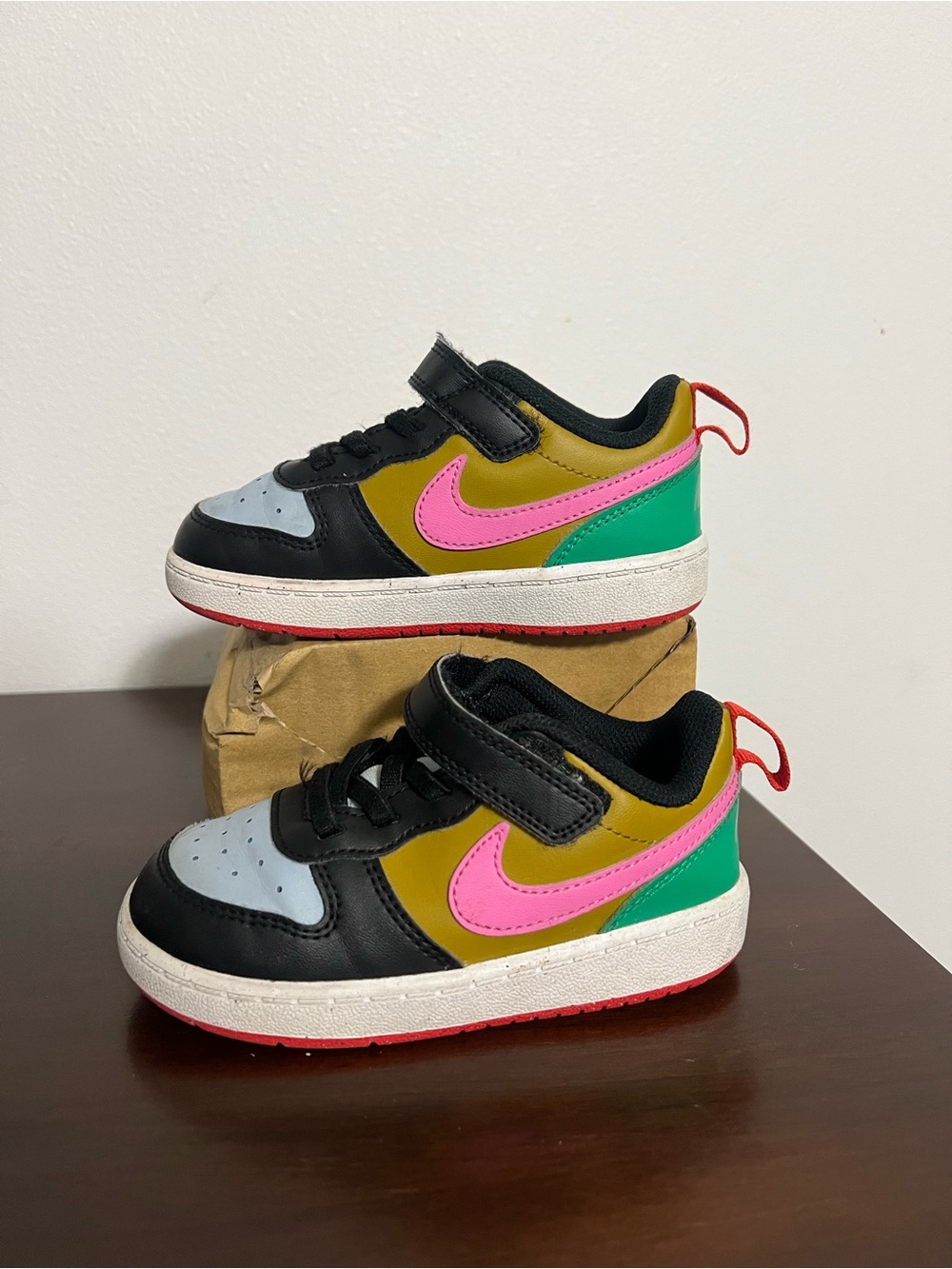 Nike Kids Multicolor Low-Top Sneakers with Pink Swoosh